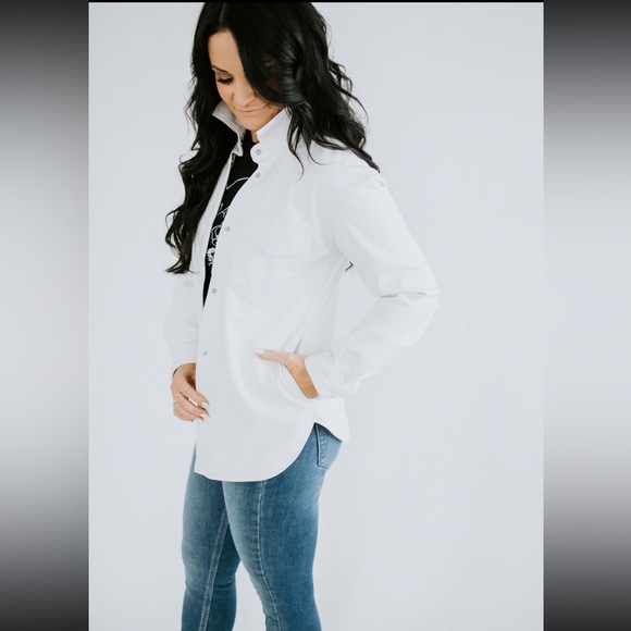 Lauriebelles Chelsea DeBoer by Lily & Lottie 
Creed Faux Leather Shacket - Picture 2 of 11